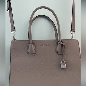 Michael Kors Bag Leather beige gray zippered inner compartment